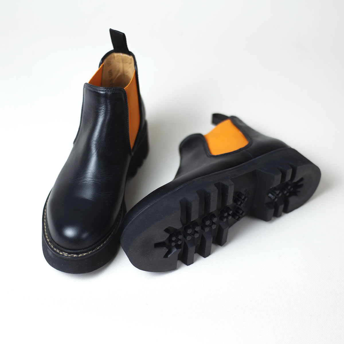 Rosamosa  Welted Chelsea Boot (cammello. white, black)