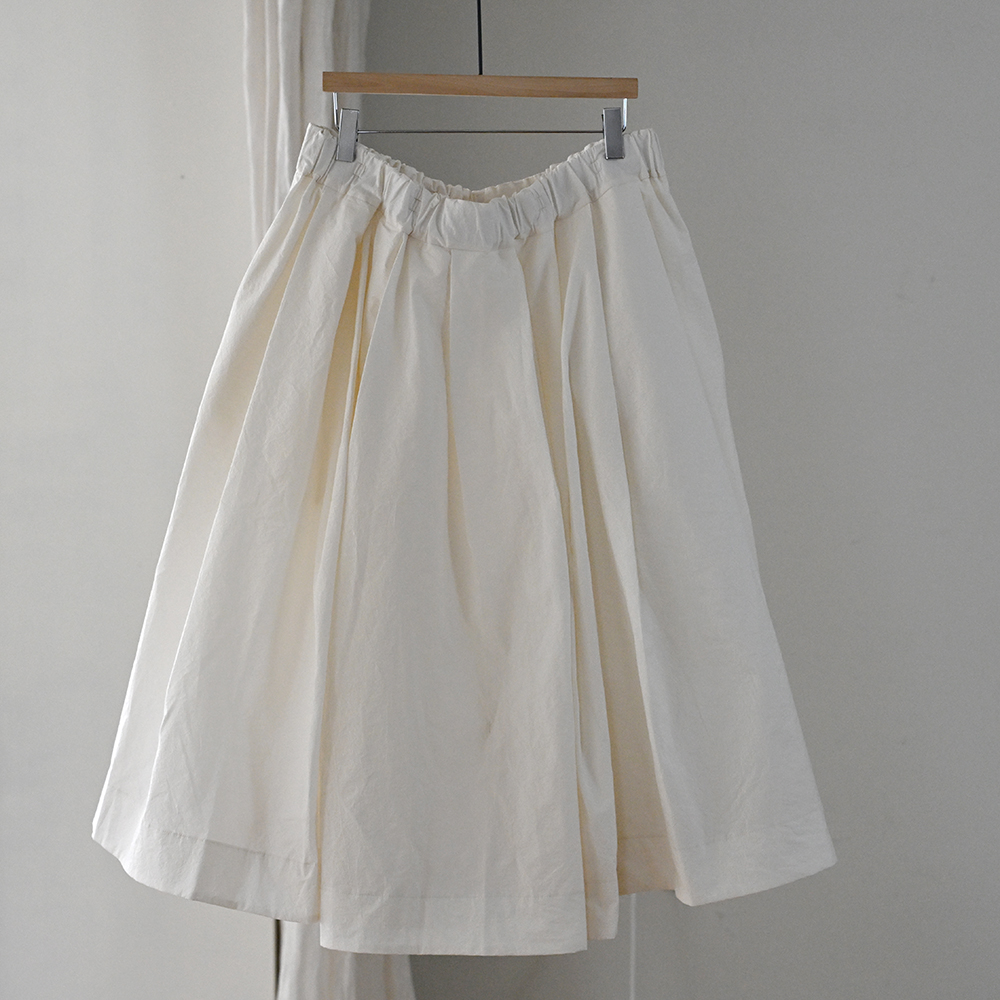 Album di Famiglia Wrinkled short skirt (off white)