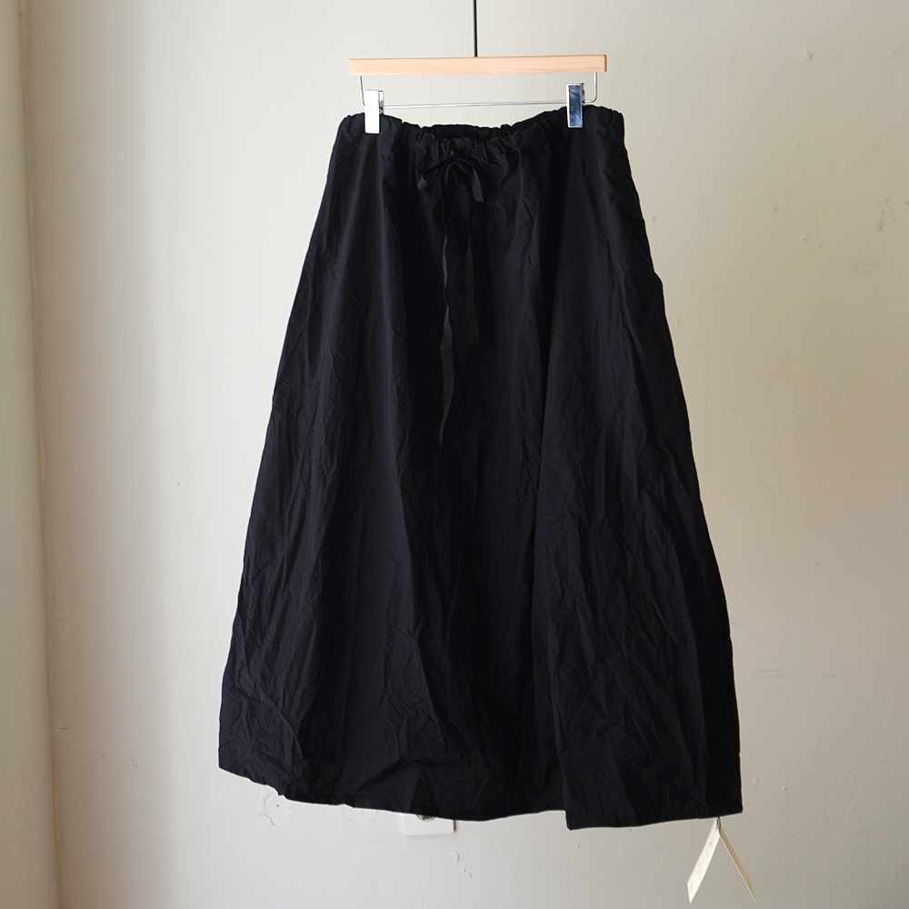 Scha Two Pocket Skirt Medium Long (black, white)
